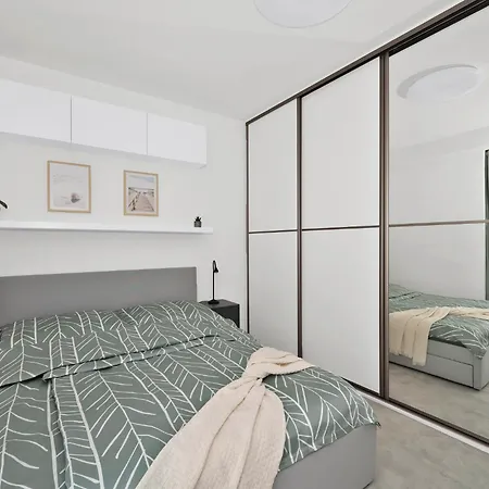 Fully Equipped Apartments With Terraces, Free Garage Parking, Netflix & Ac - By Apartmany Slapanice Cz Exterior photo