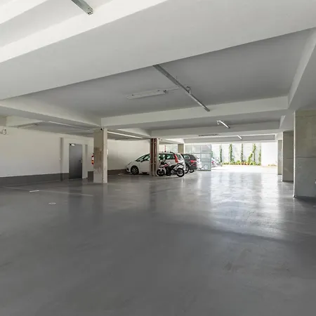 Fully Equipped Apartments With Terraces, Free Garage Parking, Netflix & Ac - By Apartmany Slapanice Cz Exterior photo