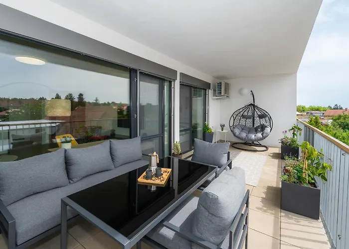Fully Equipped Apartments With Terraces, Free Garage Parking, Netflix & Ac - By Apartmany Slapanice Cz