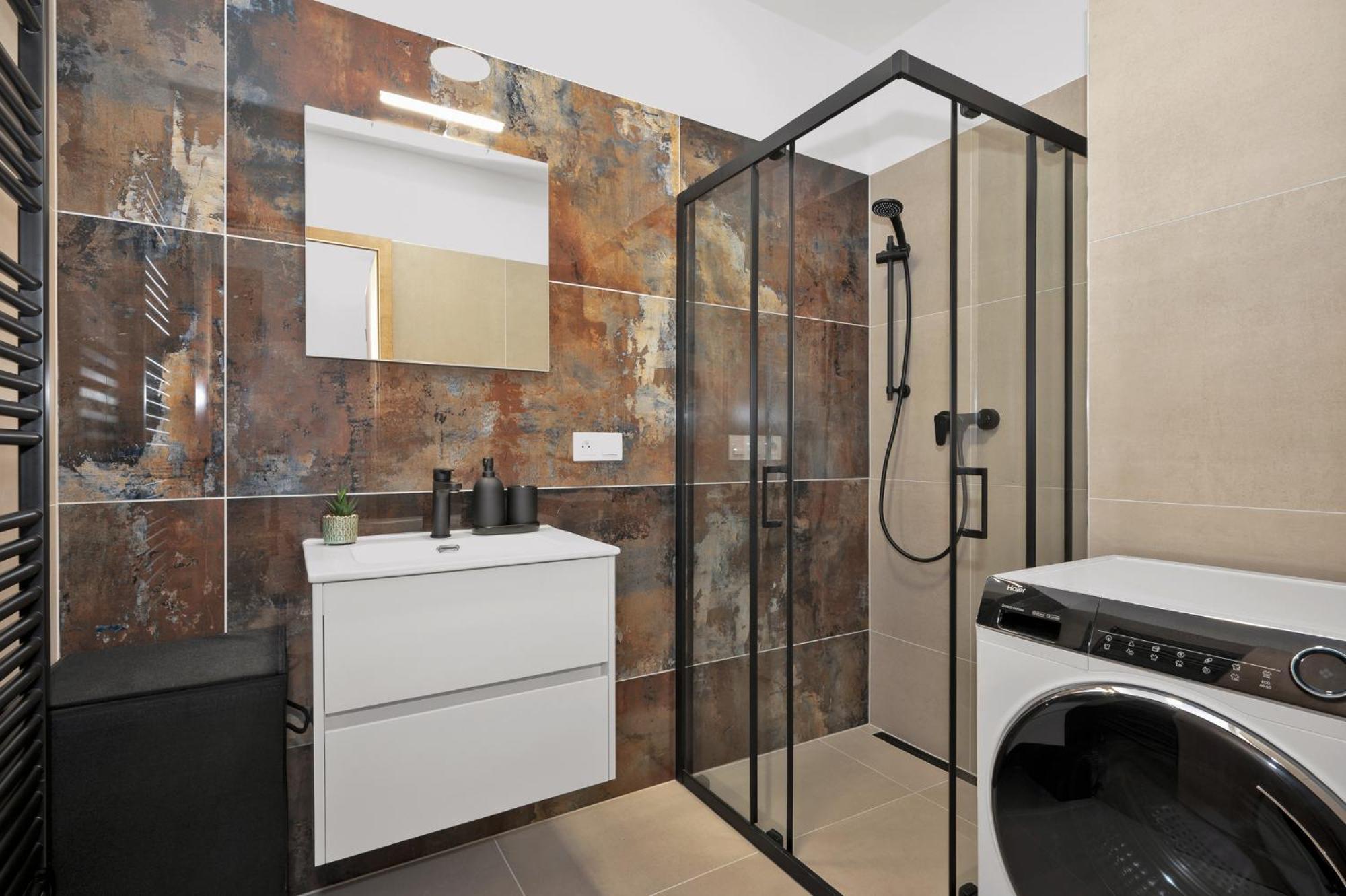 Apartment Fully Equipped With Terraces, Free Garage Parking, Netflix & Ac - By Cz Slapanice
