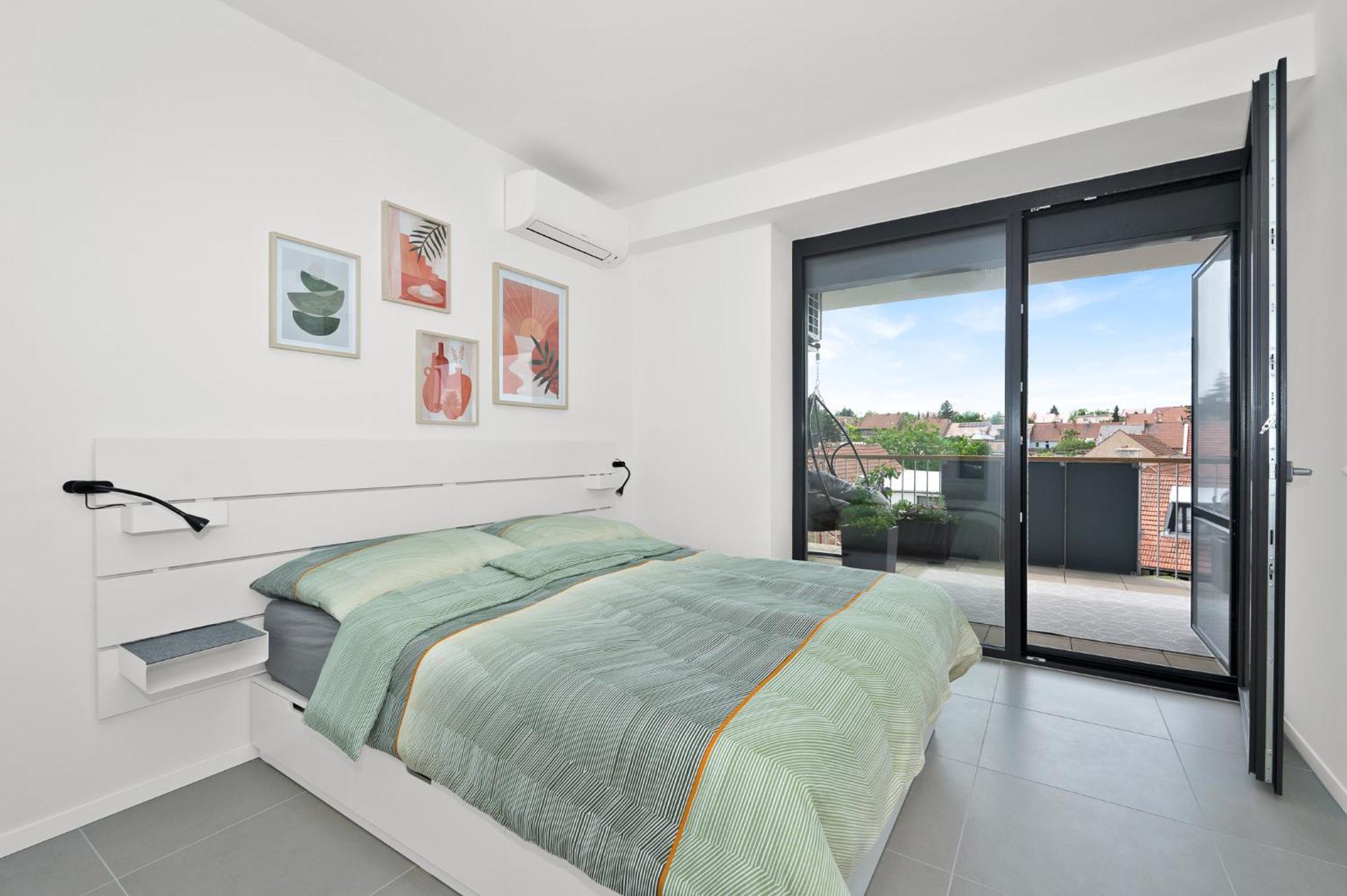Fully Equipped With Terraces, Free Garage Parking, Netflix & Ac - By Cz Apartment