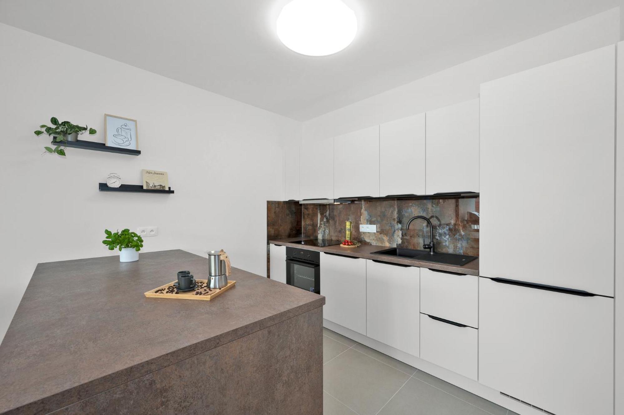 Fully Equipped With Terraces, Free Garage Parking, Netflix & Ac - By Cz