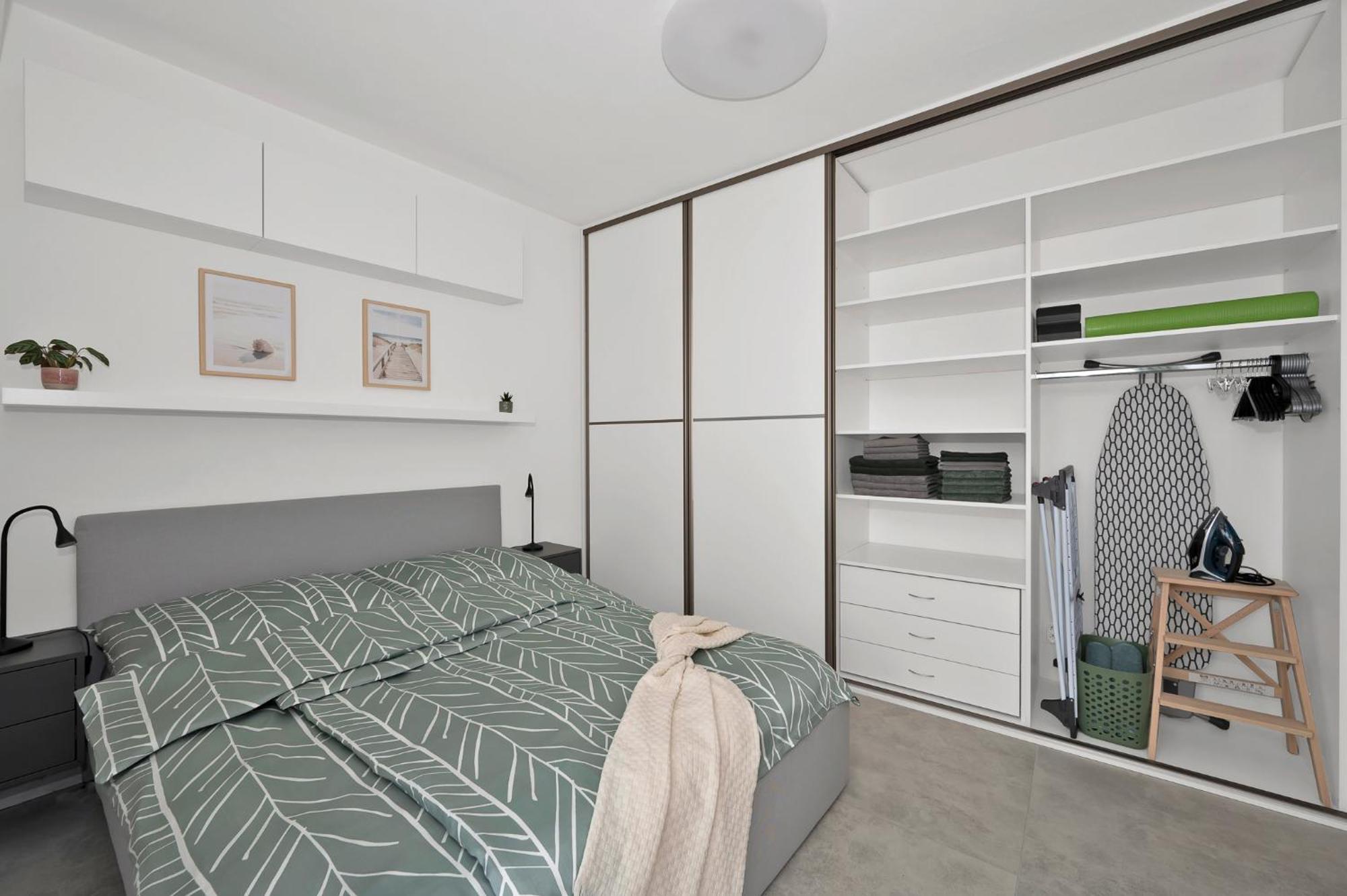 Fully Equipped With Terraces, Free Garage Parking, Netflix & Ac - By Cz Apartment