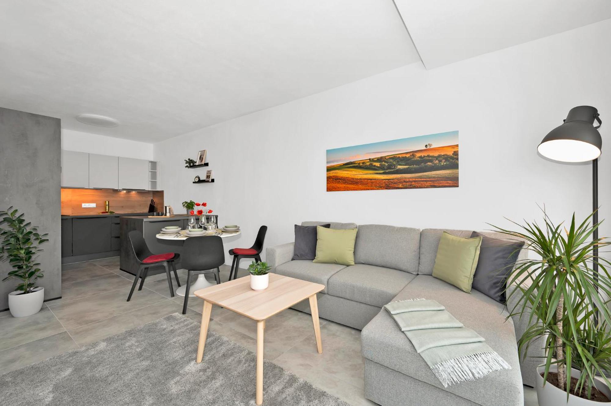 Fully Equipped With Terraces, Free Garage Parking, Netflix & Ac - By Cz