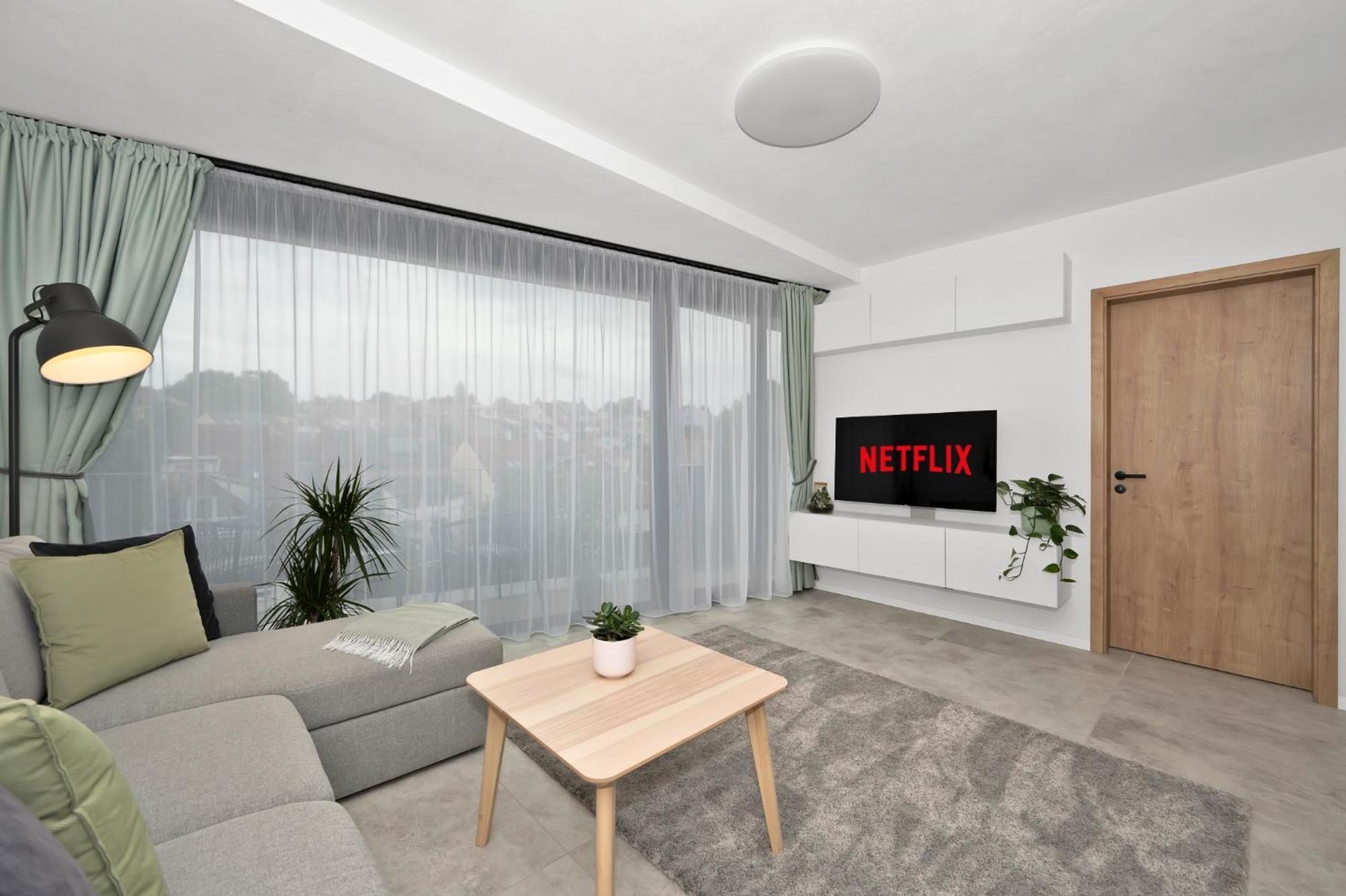 Fully Equipped With Terraces, Free Garage Parking, Netflix & Ac - By Cz *