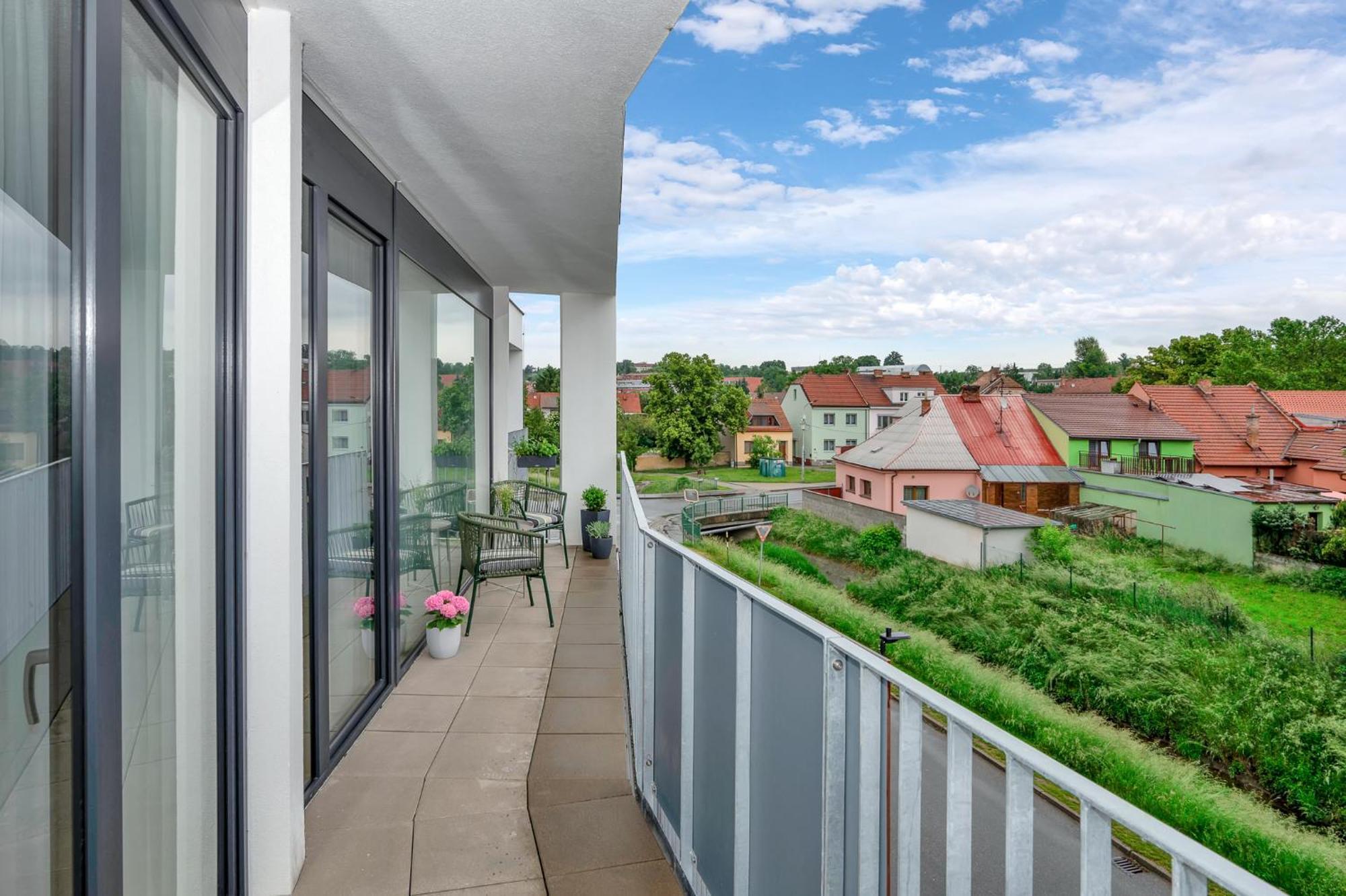 Fully Equipped With Terraces, Free Garage Parking, Netflix & Ac - By Cz Apartment Slapanice