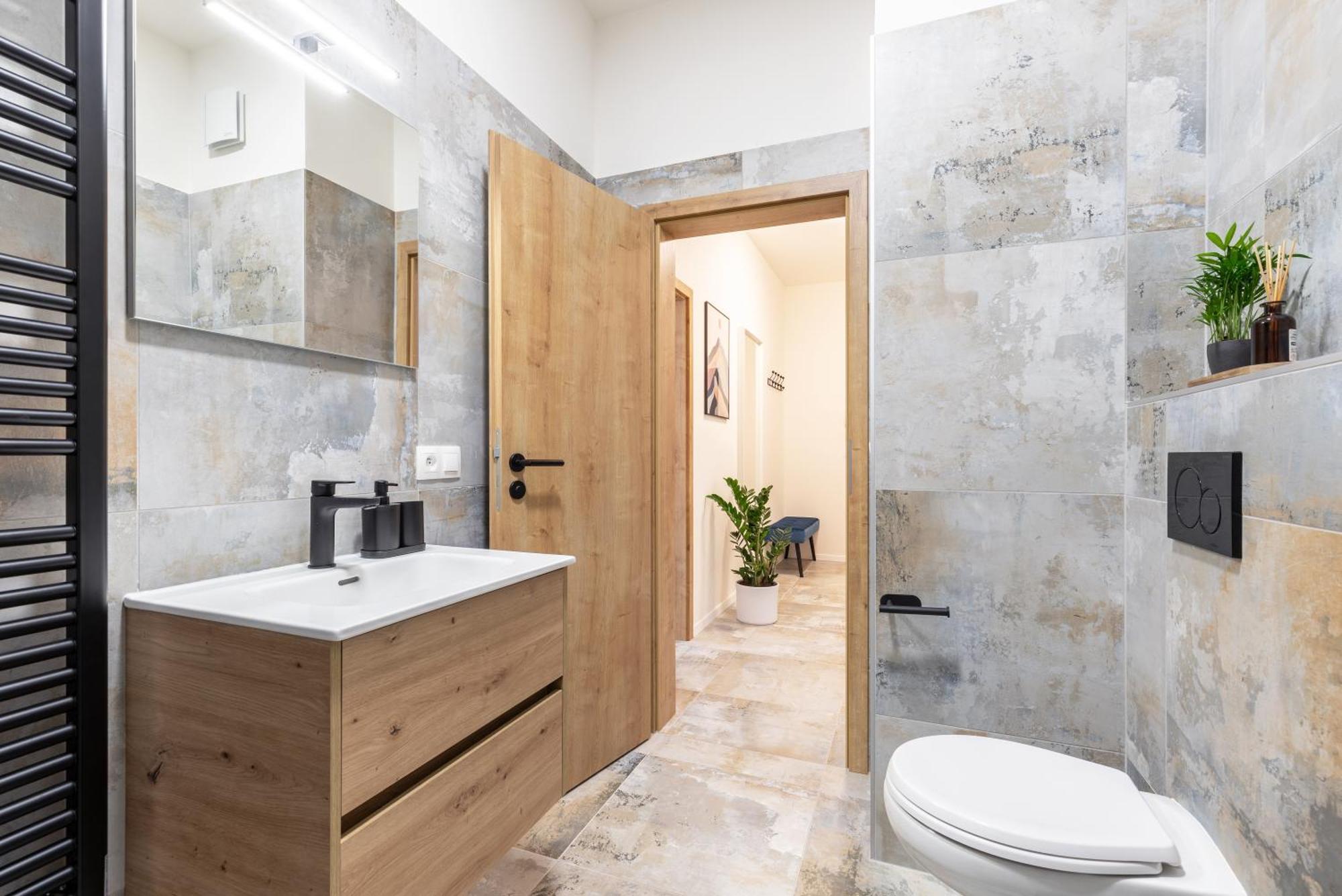 Fully Equipped With Terraces, Free Garage Parking, Netflix & Ac - By Cz Apartment *