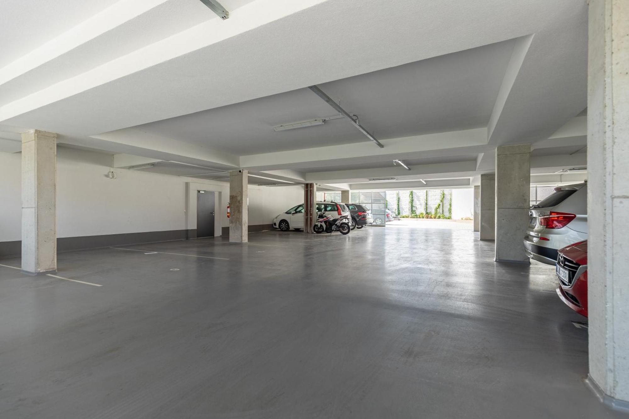 Fully Equipped With Terraces, Free Garage Parking, Netflix & Ac - By Cz Apartment *