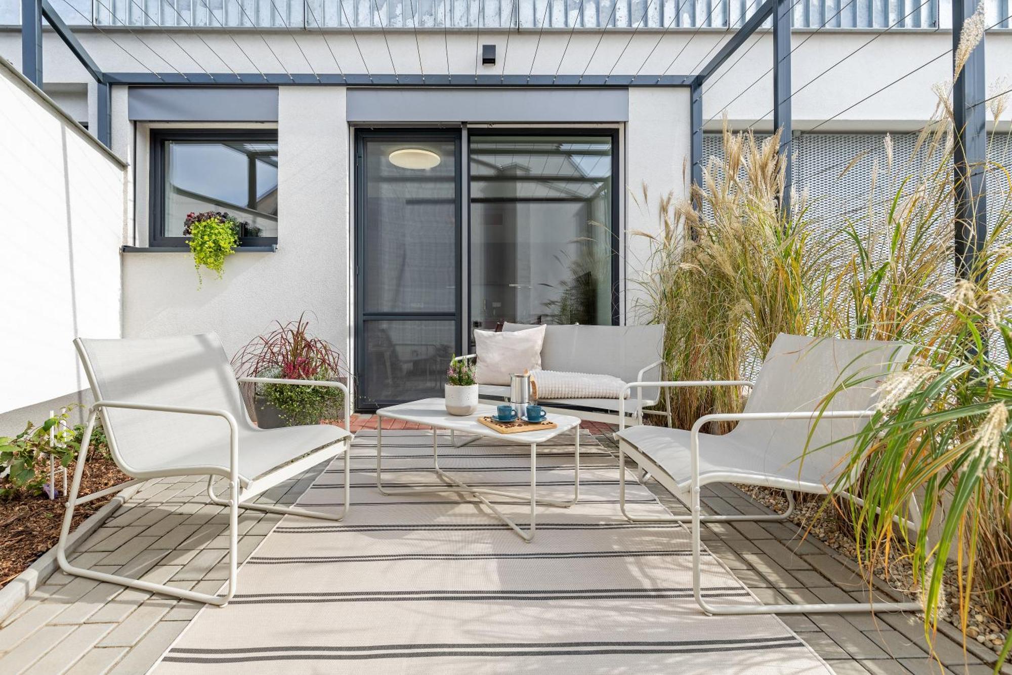 Fully Equipped With Terraces, Free Garage Parking, Netflix & Ac - By Cz Apartment