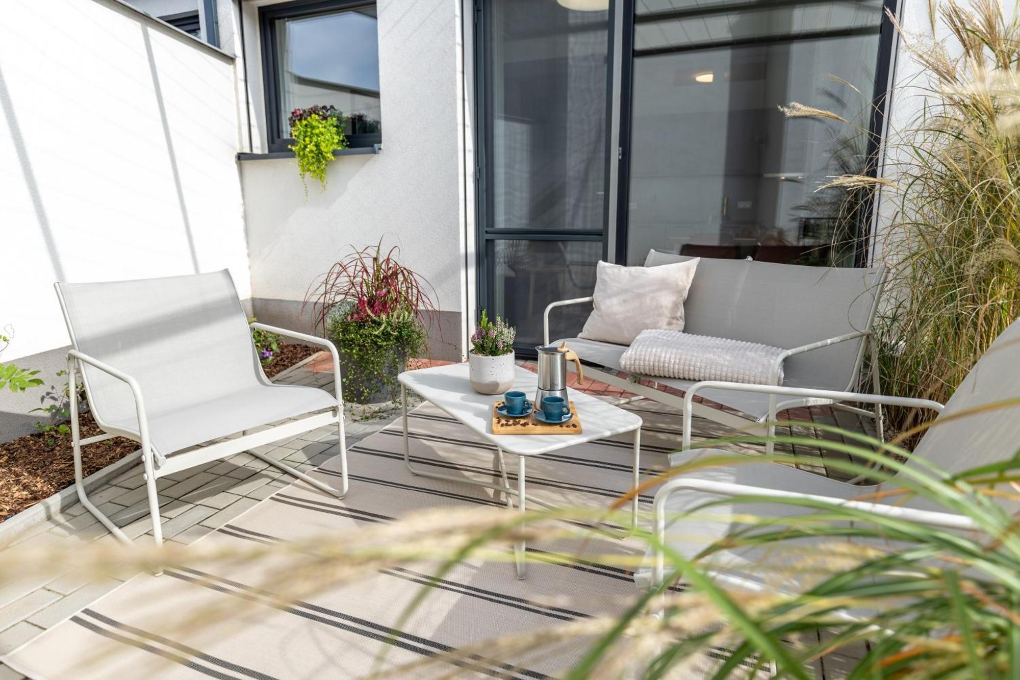 Fully Equipped With Terraces, Free Garage Parking, Netflix & Ac - By Cz Apartment